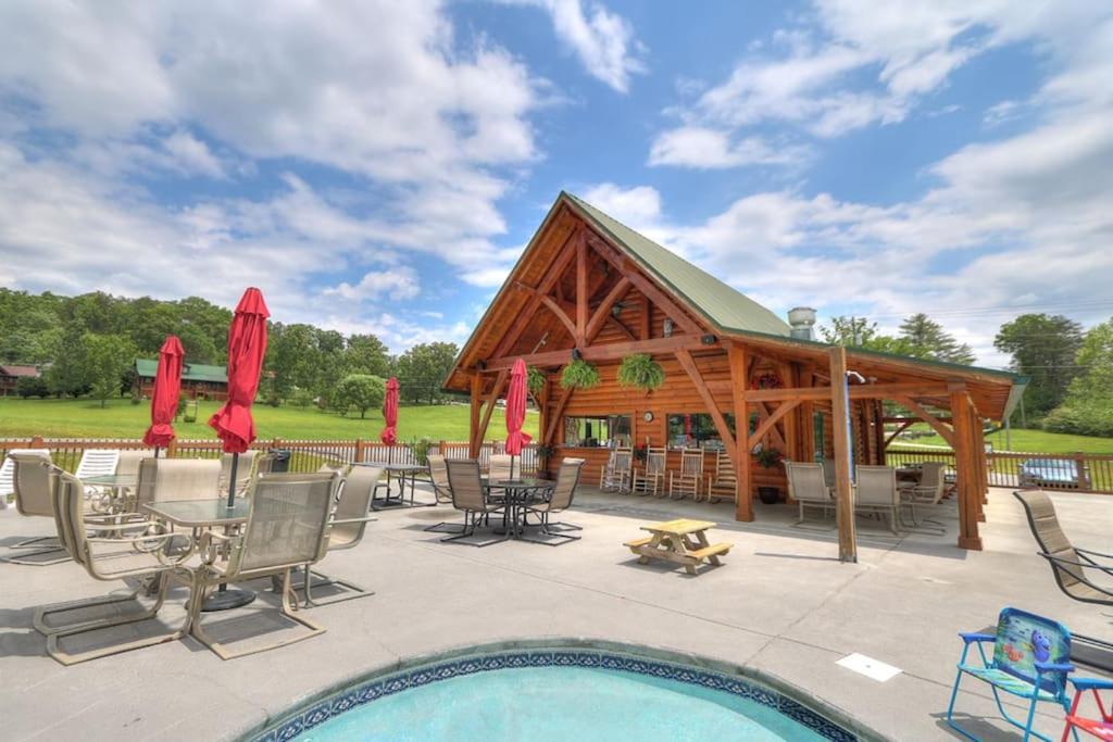 Private Smoky Mountain Luxury Log Home With 2 Fireplaces, Hot Tub & Community Pool เซอเวียร์วีล ภายนอก รูปภาพ