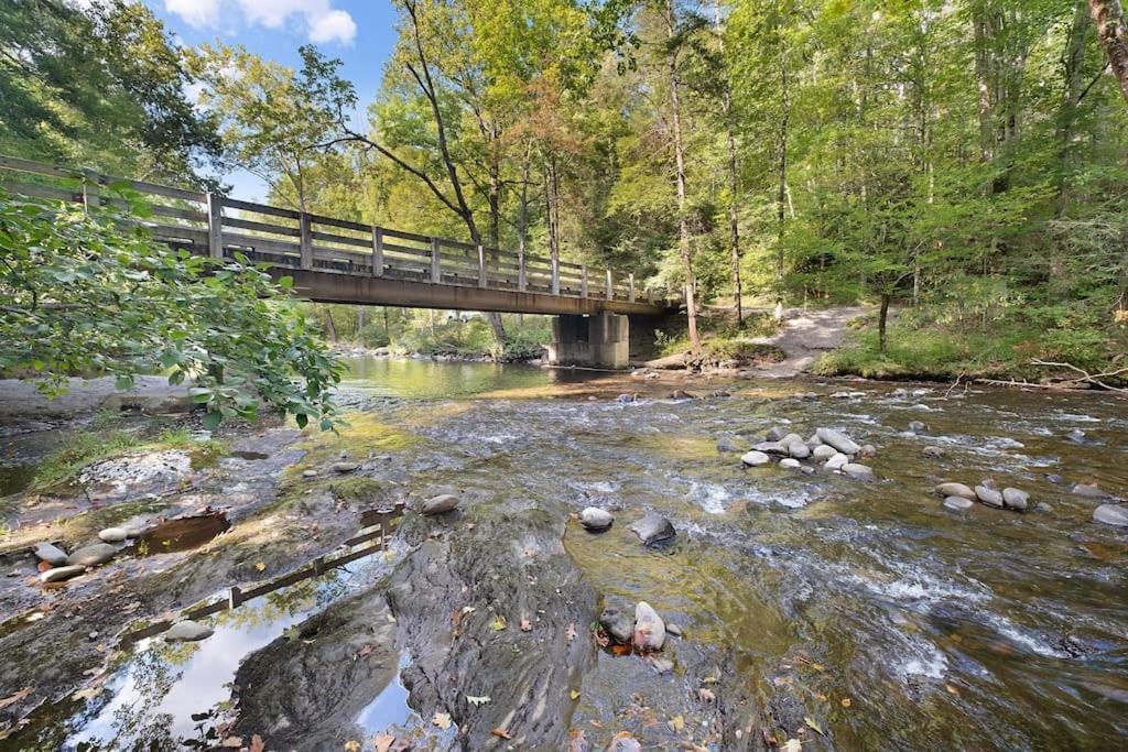 Private Smoky Mountain Luxury Log Home With 2 Fireplaces, Hot Tub & Community Pool เซอเวียร์วีล ภายนอก รูปภาพ