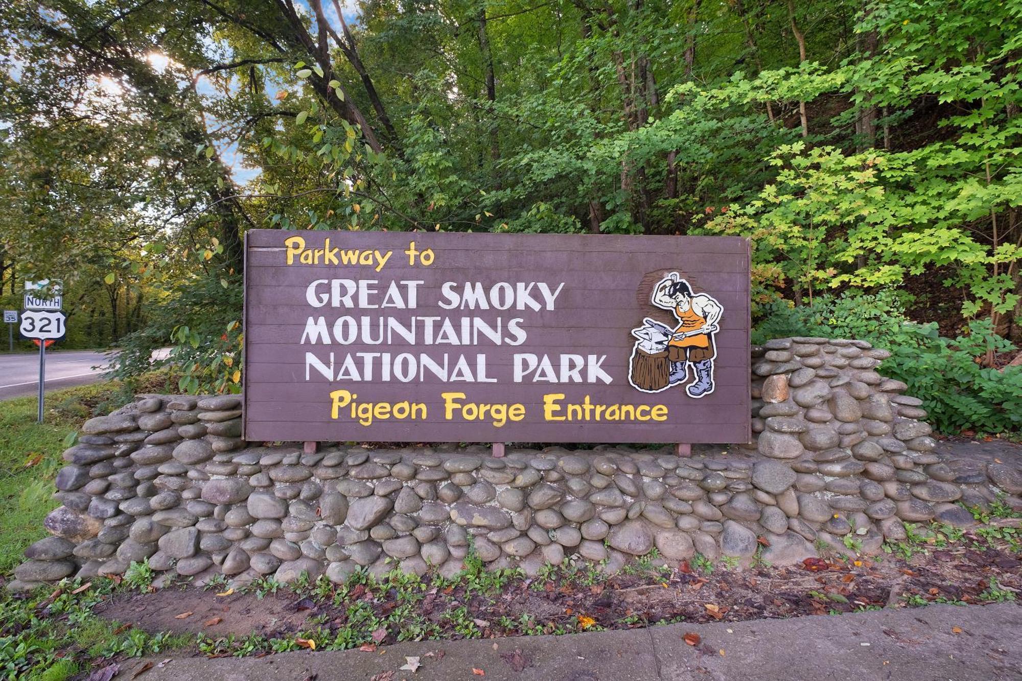 Private Smoky Mountain Luxury Log Home With 2 Fireplaces, Hot Tub & Community Pool เซอเวียร์วีล ภายนอก รูปภาพ