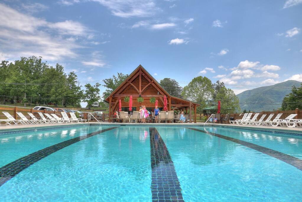Private Smoky Mountain Luxury Log Home With 2 Fireplaces, Hot Tub & Community Pool เซอเวียร์วีล ภายนอก รูปภาพ