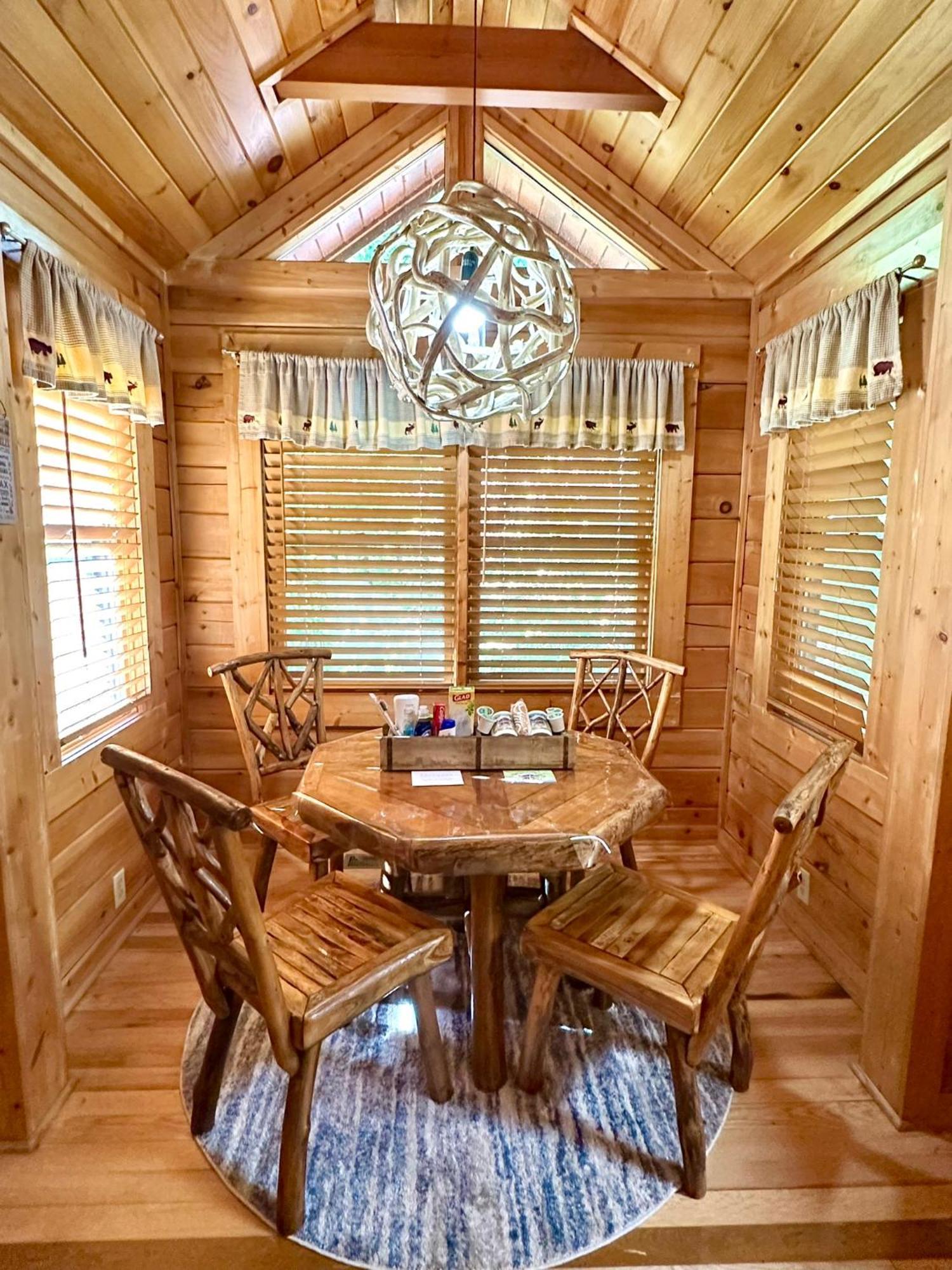 Private Smoky Mountain Luxury Log Home With 2 Fireplaces, Hot Tub & Community Pool เซอเวียร์วีล ภายนอก รูปภาพ